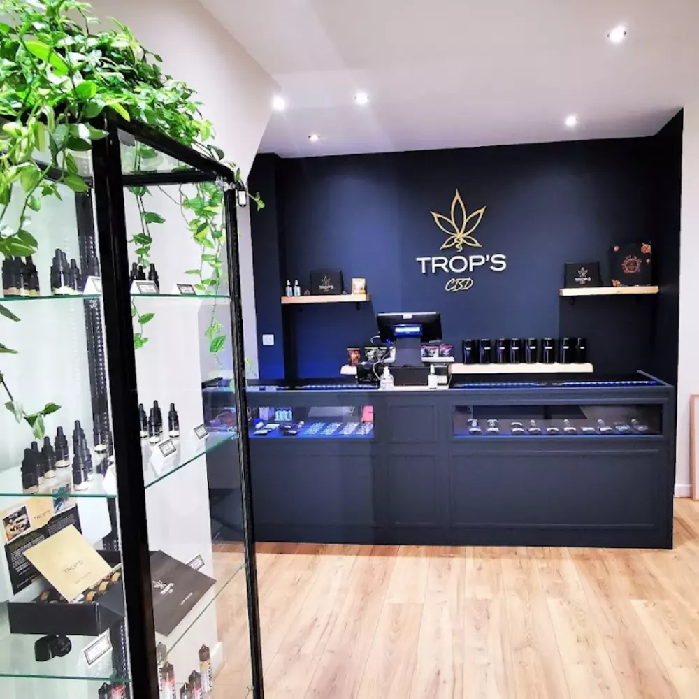Interieure-magasin-cbd-ville-cognac-trop-s-cbd